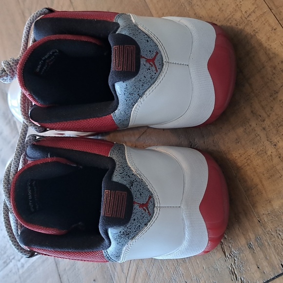 Jordan 11 retro Low Cherry bottom 2012 - Picture 3 of 14